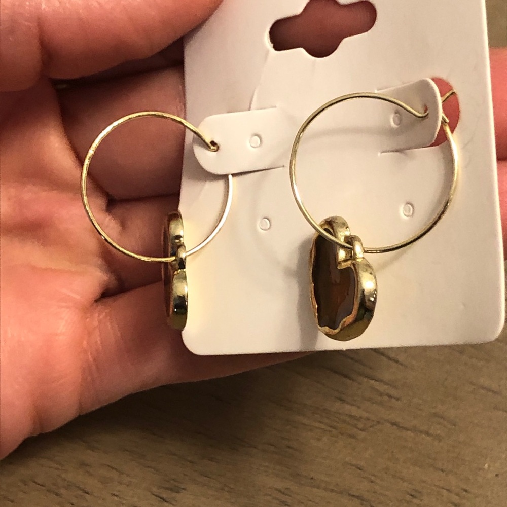 Gold Tone Heart Hoop Fashion Jewelry Earrings - Picture 4 of 8